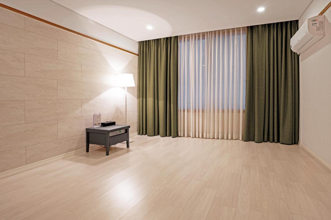 Hotel Homefourest Geoje Chambre photo